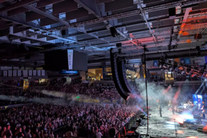 Lee Brice rozbudowuje flagowy system TT+ AUDIO GTX firmy RCF, aby zapewnić pełne pasmo i pełną produkcję podczas koncertów.