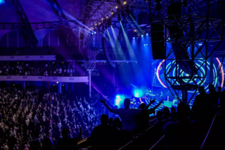 TT+ Audio GTX zachwyca w Festhalle Frankfurt podczas wyprzedanego koncertu Night Fever - Zdjęcie 1