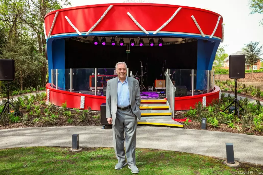  Cliff Cooper przed Strawberry Field Bandstand.  (Zdjęcie: David Phillips)