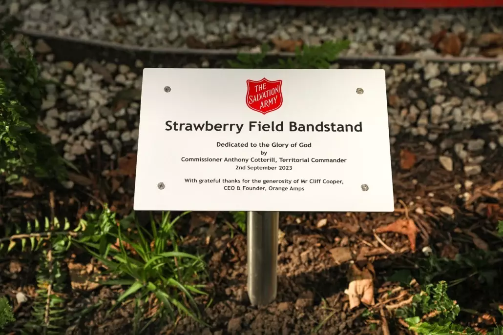 Tablica pamiątkowa Strawberry Field (fot. David Phillips)