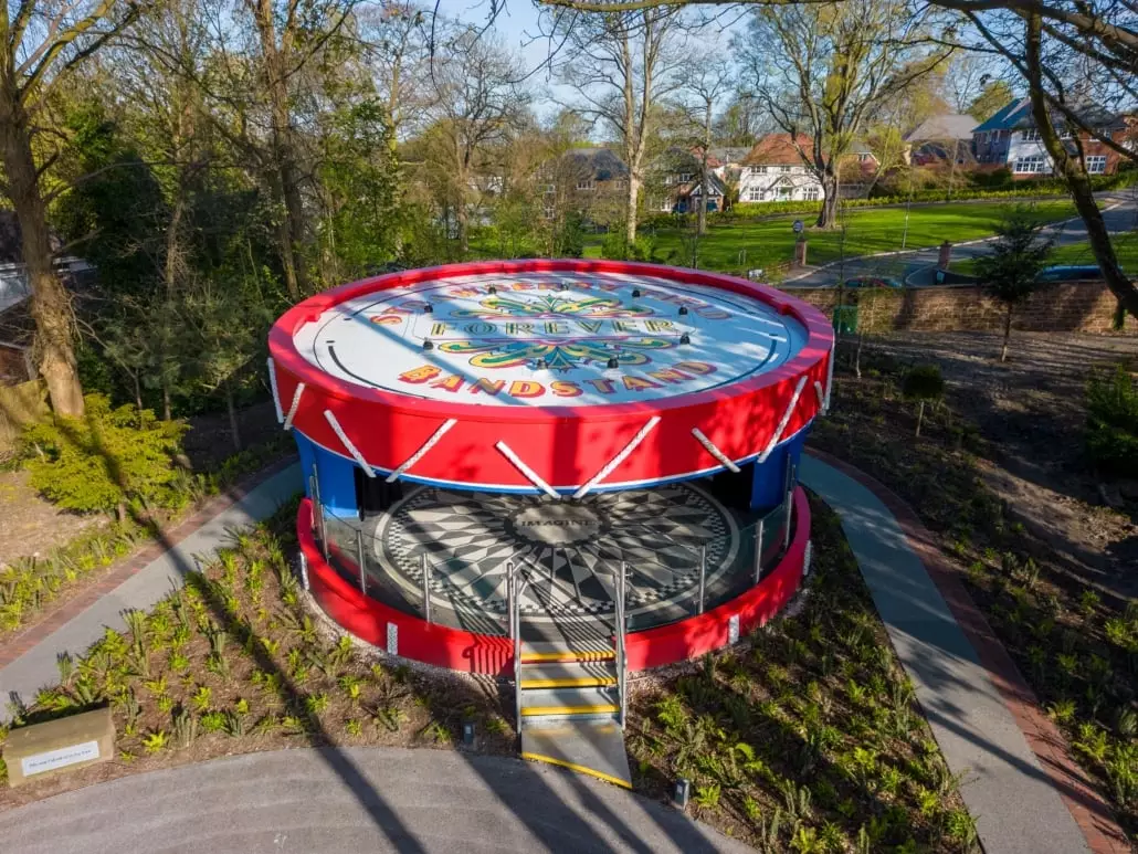 Strawberry Field Bandstand. (Zdjęcie: Dextra Group)